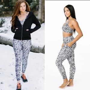 Zyia Active Snow Leopard Brilliant High Rise 24” Size 6-8